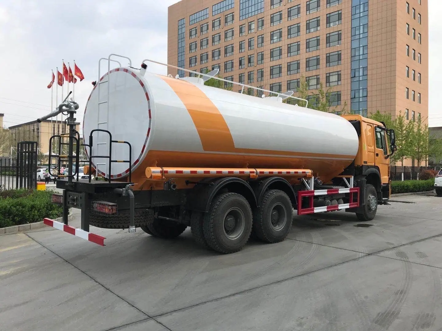 Custom Small Water Tank Truck Company 6