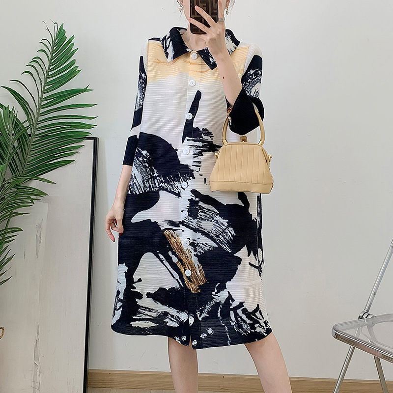 OEM<000000>ODM Miyake Fabrik Direktverkauf 2025 Frühjahr und Sommer Neue Plissee Fashion Print Strickjacke Revers Kleid Frauen Casual Dress 12