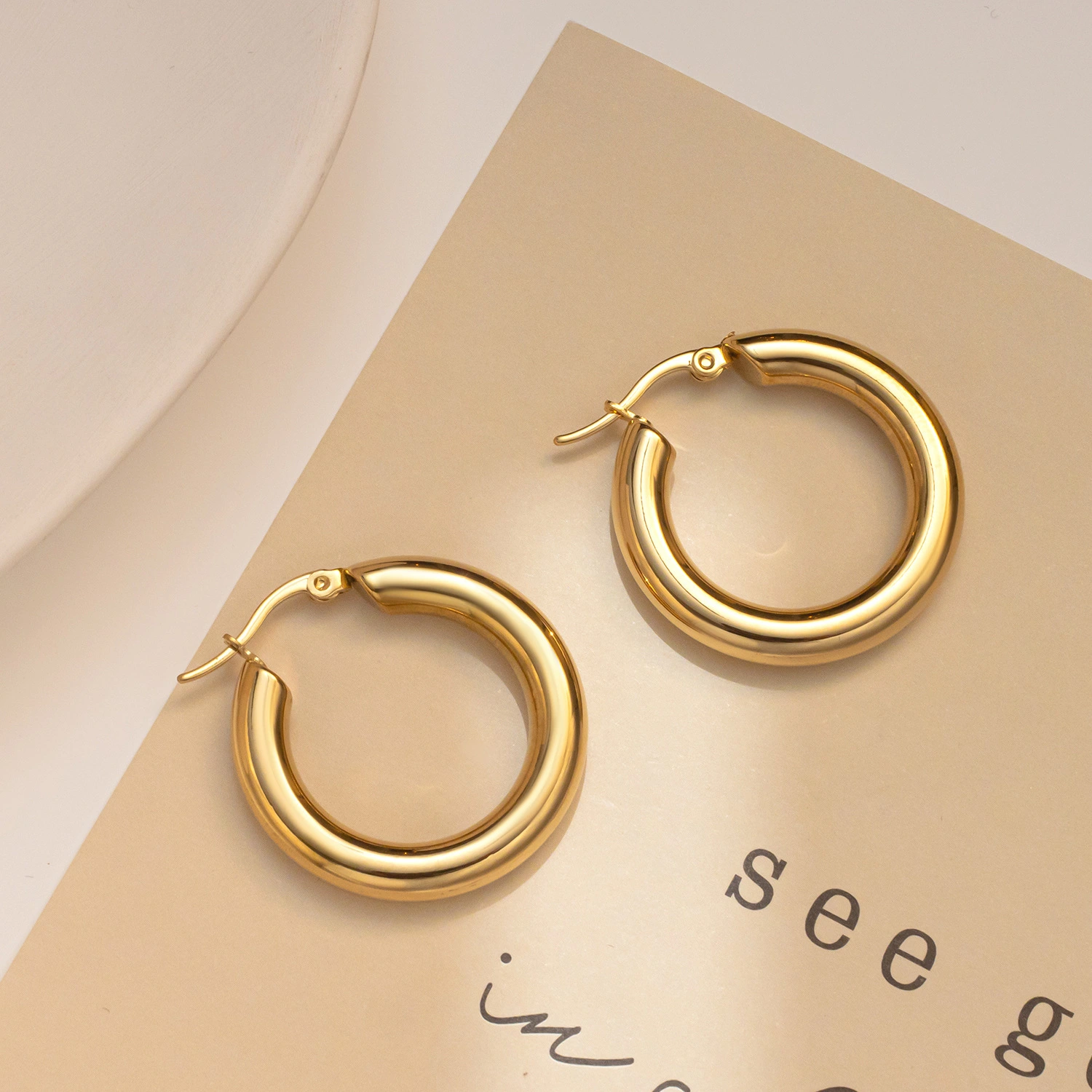 Manufacturer Wholesale Fashion Popular Circular Earrings Women's Luxury Earrings 1