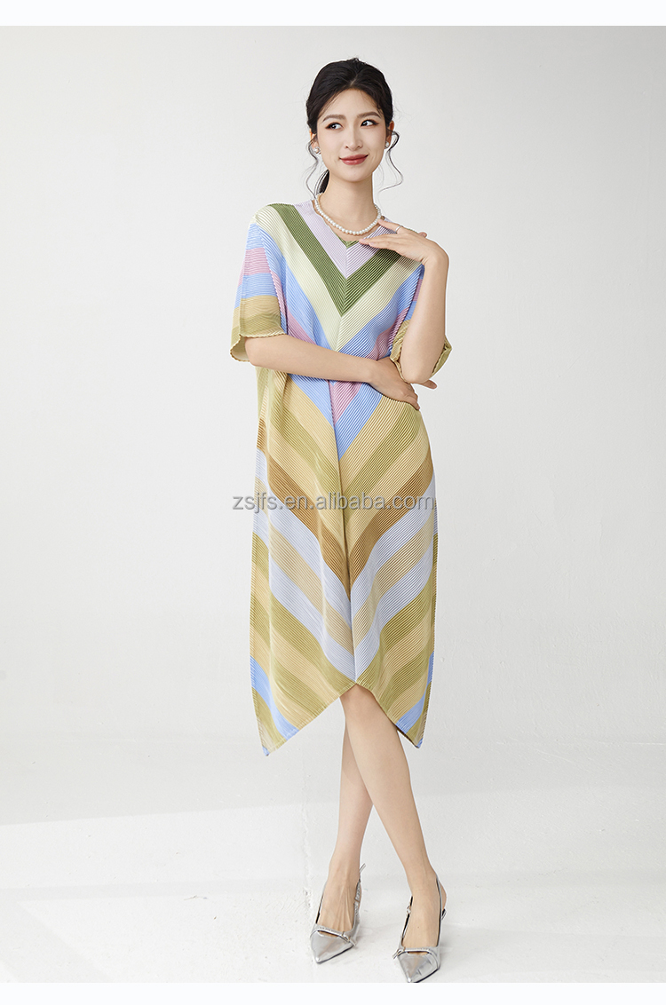 Neuestes elegantes Miyake-Plisseekleid für Damen – Unregelmäßiges V-Ausschnitt-Design, sommerlich lässig <000000> Stilvoll | OEM/ODM verfügbar 9