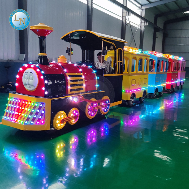 Детский электрический тематический поезд со светодиодными огнями - Thomas Train на продажу 1