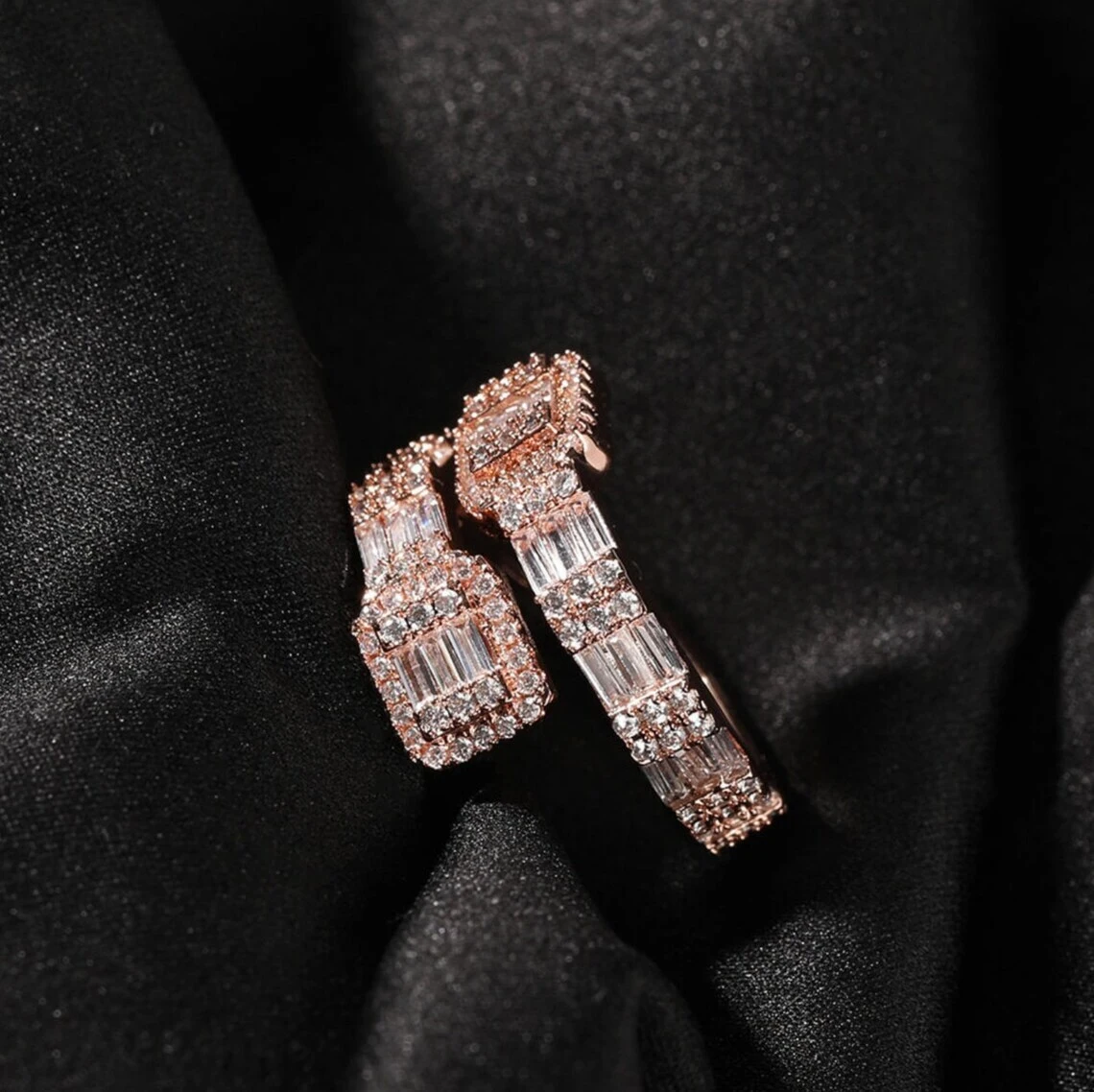 Hip Hop 10k Rose Gold Moissanite Diamond Men Ring Gold Plated Classical Simple Diamond Rings 1