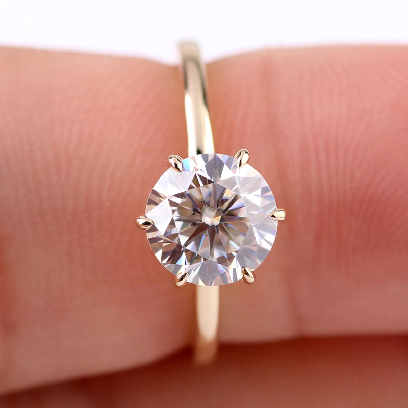 Bague de fiançailles classique en moissanite solitaire à 6 griffes 1,5 ct DEF/VVS H<000000>Une bague de fiançailles en moissanite en 14 carats/18 carats 12