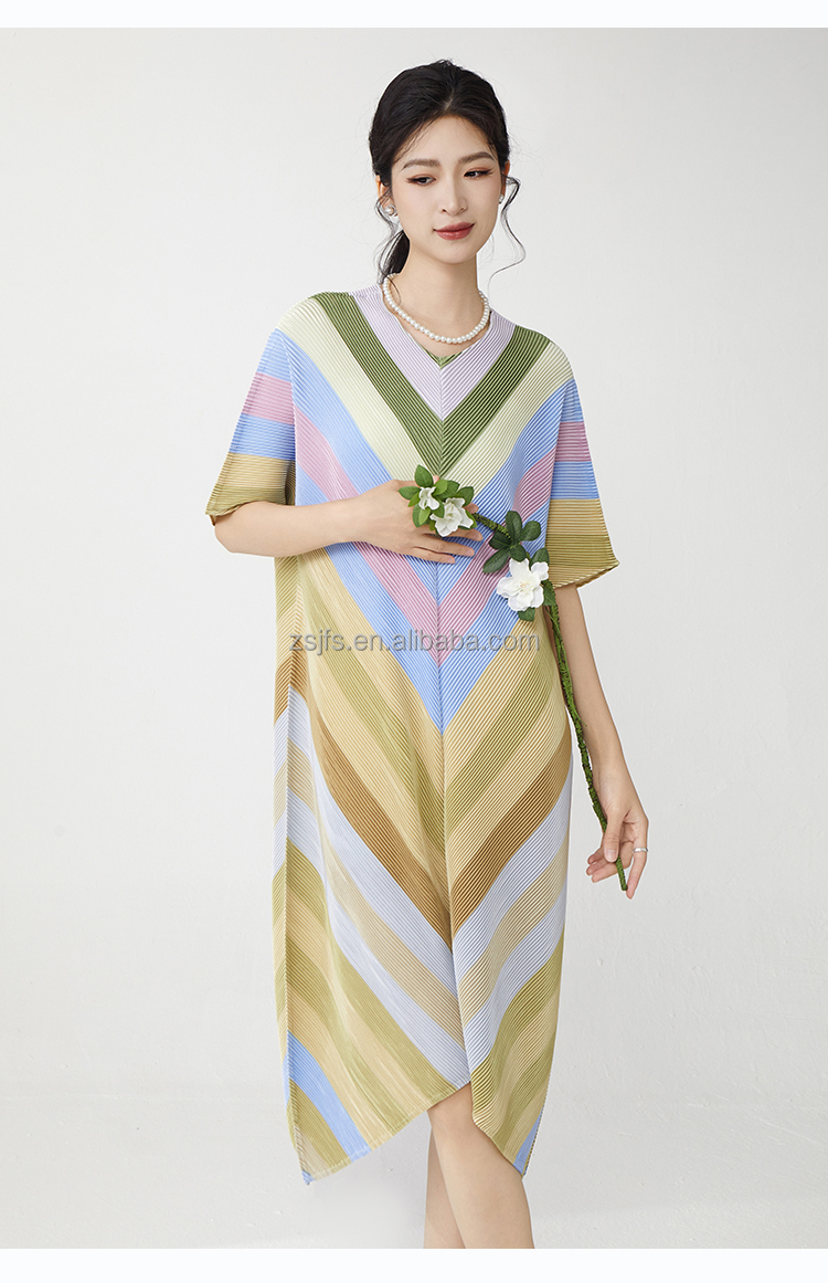 Neuestes elegantes Miyake-Plisseekleid für Damen – Unregelmäßiges V-Ausschnitt-Design, sommerlich lässig <000000> Stilvoll | OEM/ODM verfügbar 10