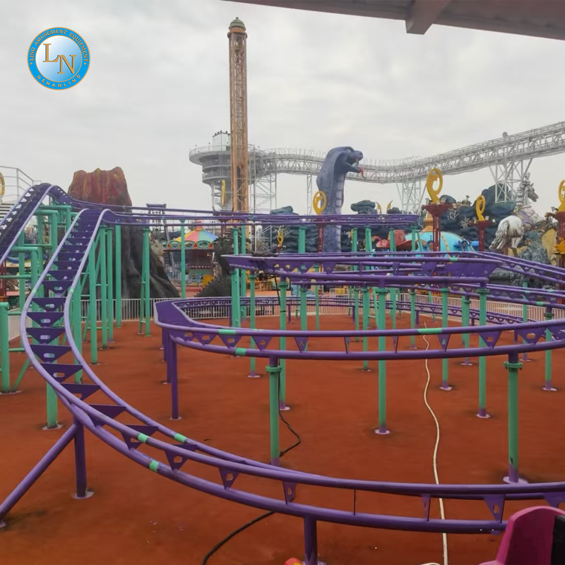 Peralatan Taman Hiburan Mini Roller Coaster Luar Ruangan Wahana Gila 3