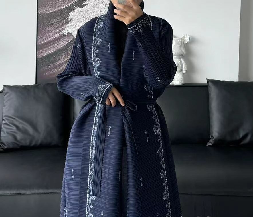 Maßgeschneiderte Plisseekleider für Ihre Marke | Kundenspezifischer OEM <000000> ODM-Produktion Miyake Plissee-Abaya für Frauen, muslimisches Kleid, langärmelige Strickjacke, eleganter, bescheidener Stil für Frühlings- und Herbstkleid, Odm und OEM 12