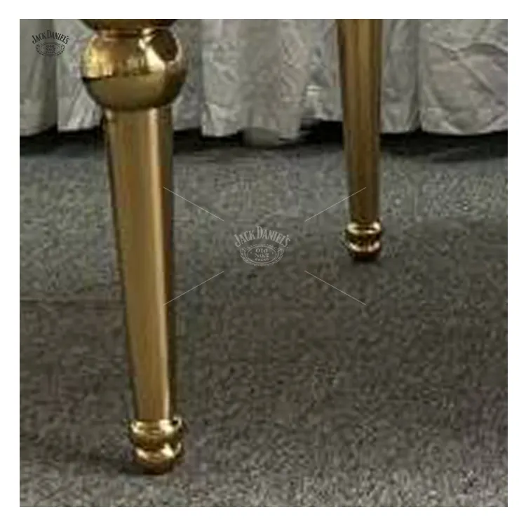 WENDING Bride and Groom Table Stainless Steel Dining Table Designfactory Direct Supply 3