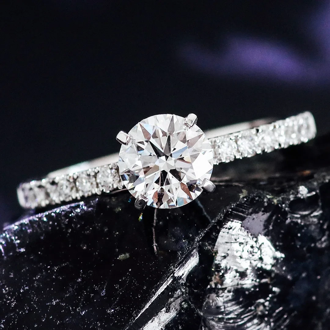 Ring de boda de Provence Mujer 14k 1.5ct Corte redondo D Color Moissanite Side Contemplo de piedra MOISSANITE RING 1