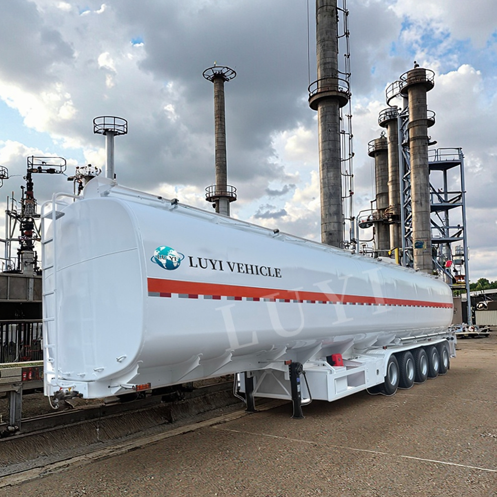 5-Axle 60cbm Carbon Steel Material Oil Tanker Truck 1