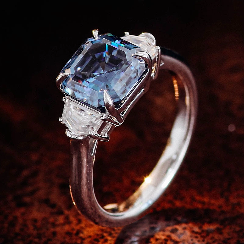 Bague de fiançailles de luxe en or blanc 14 carats avec moissanite 3 pierres, taille Asscher bleue, VVS1, pour femme 1