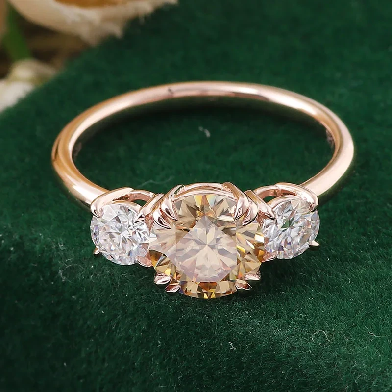 Modegewohnte Schmuck Frauen 14K Roségold Eheringe 4 Karat Champagnerfarbe rund Moissanit Diamond Ring 1