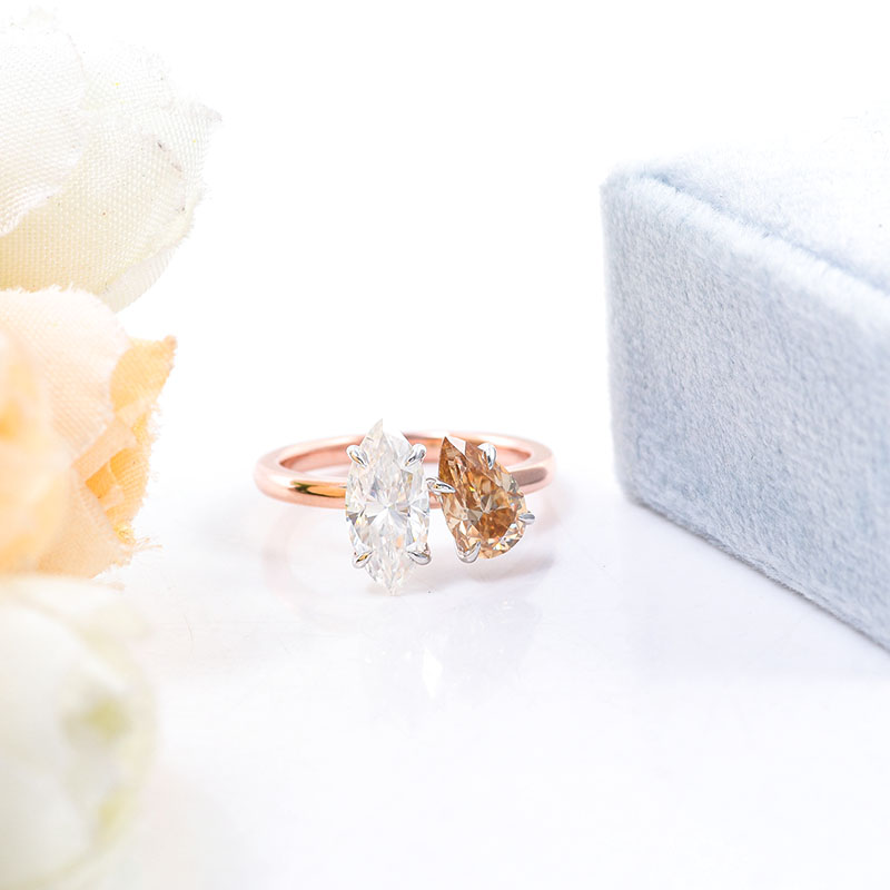 Trendiger Verlobungsring aus 14 Karat Gelbgold mit 2 Karat Marquise-<000000>Birnenschliff und Champagner-Moissanit 16