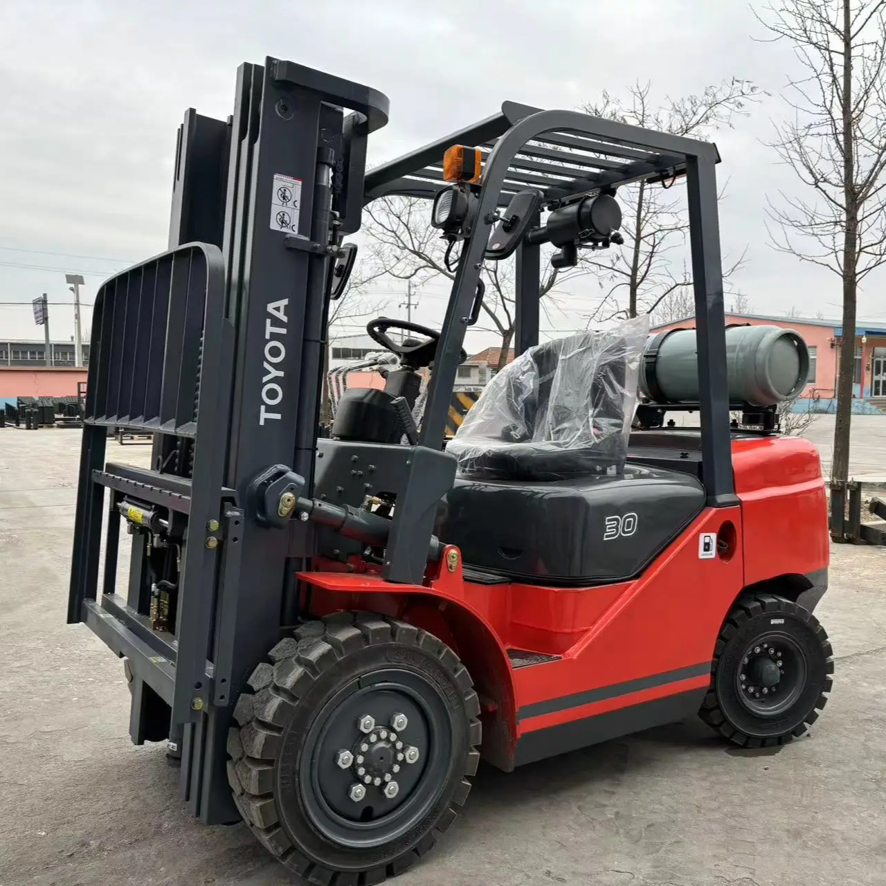 Japan Engine Forklift Lifting 4.0 4.5 Meters 3 Stages Side Shift Capacity 3ton Japanese toyota Very New Low Price For Sale 1