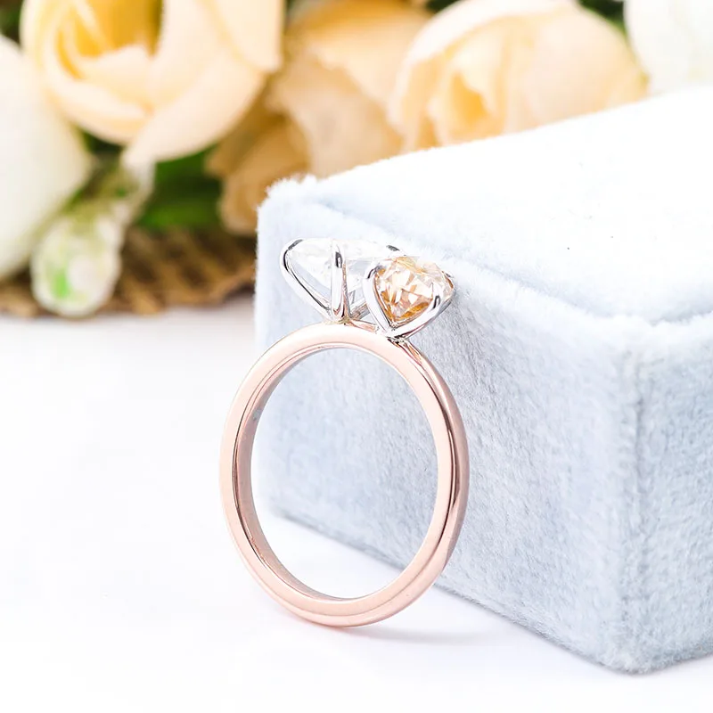 Trendiger Verlobungsring aus 14 Karat Gelbgold mit 2 Karat Marquise-<000000>Birnenschliff und Champagner-Moissanit 15