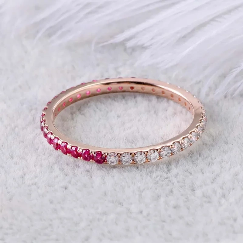 Demi-1,8 mm Moisanite et Ruby Stones Eternity Wedding Ring Band pour les amoureux 1