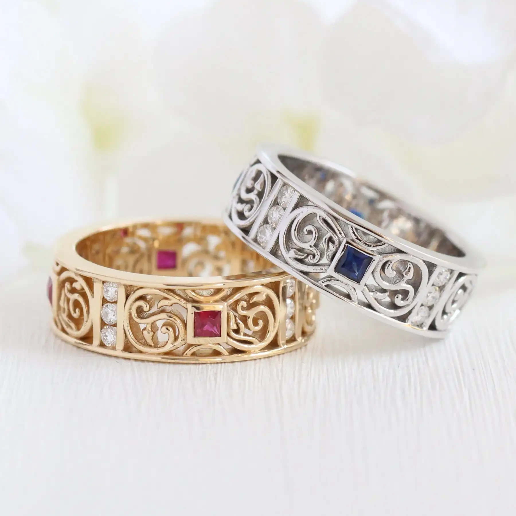Band de mariage masculin 14K Joultique Joute pour hommes Princess Cut Ruby & Round Moissanite 7,5 mm de largeur Men de mariage 1