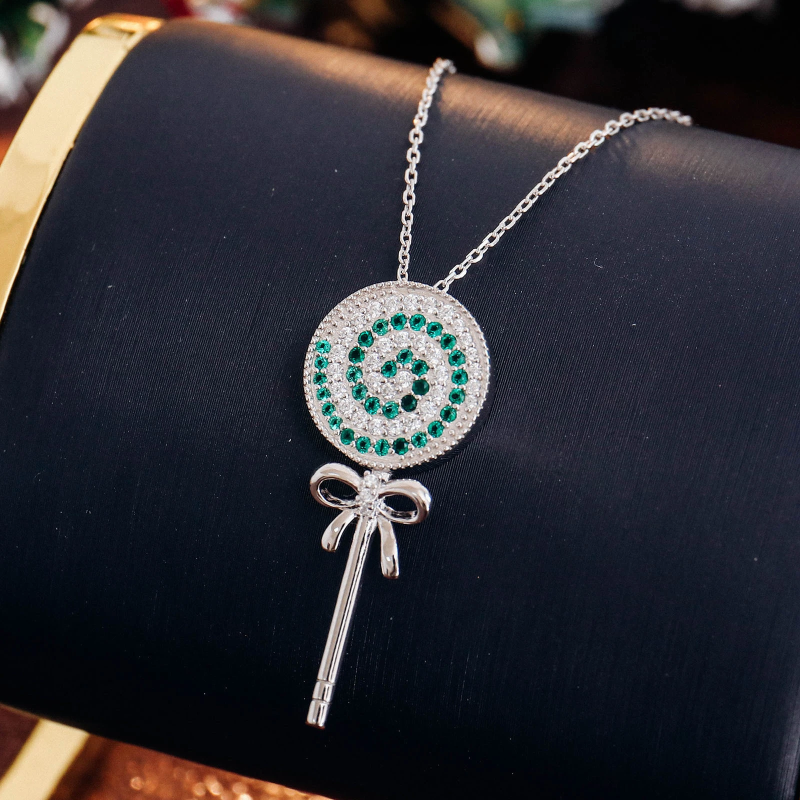 Wholesale Women Pendant Sterling Silver With White Gold Plated Lab Grown Emerald Gemstone Jewelry Big Emerald Pendant Necklace 1