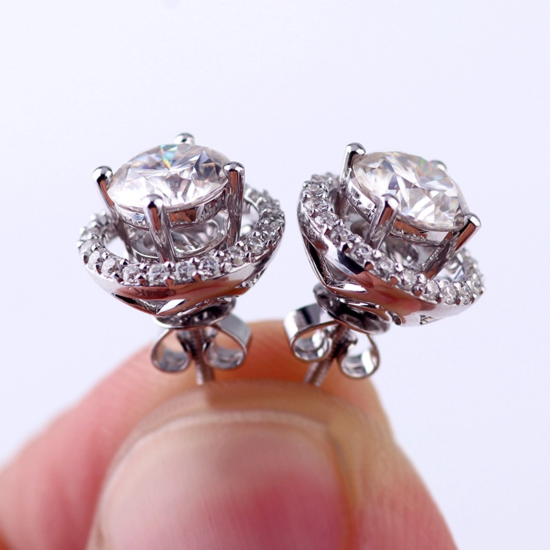 Boucles d'oreilles de goujon en or blanc de 14k élégantes avec diamant Moisanite à coupe ronde de 6,5 mm 1