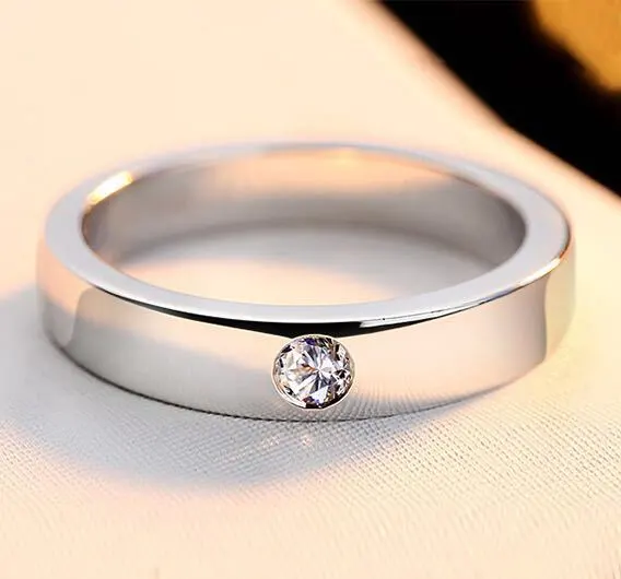 Anneau de mariage en or promotionnel de 14 km en pierre blanche Bague Moissanite avec 0,1ct diamant rond 1