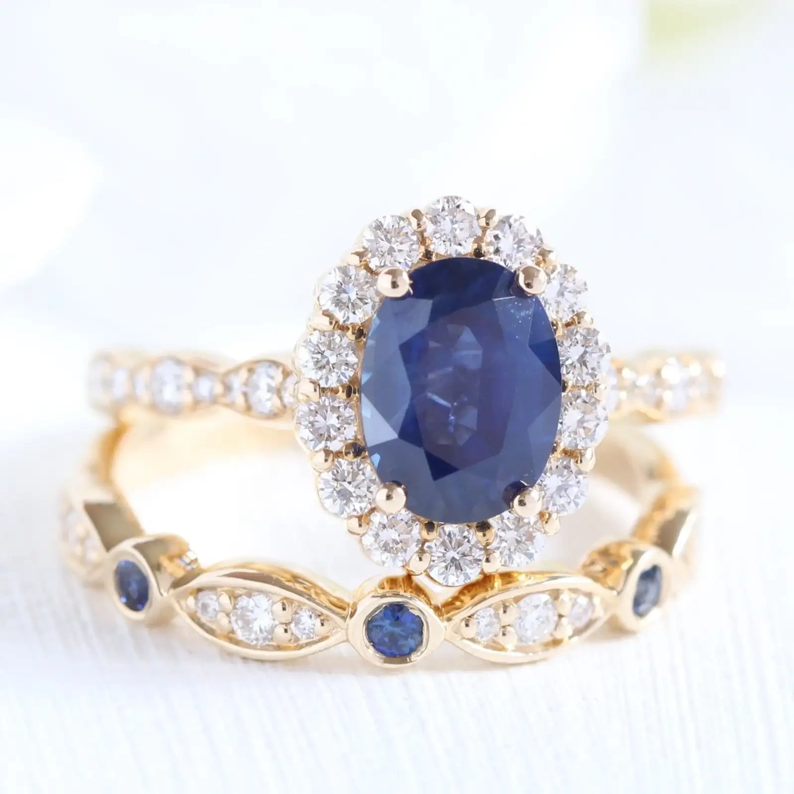 Roségold 14K Luna Halo 1.5ct Oval Ring Braut Set Blue Sapphire und Lünette Diamond Band Frauen Ehering Set Set 1