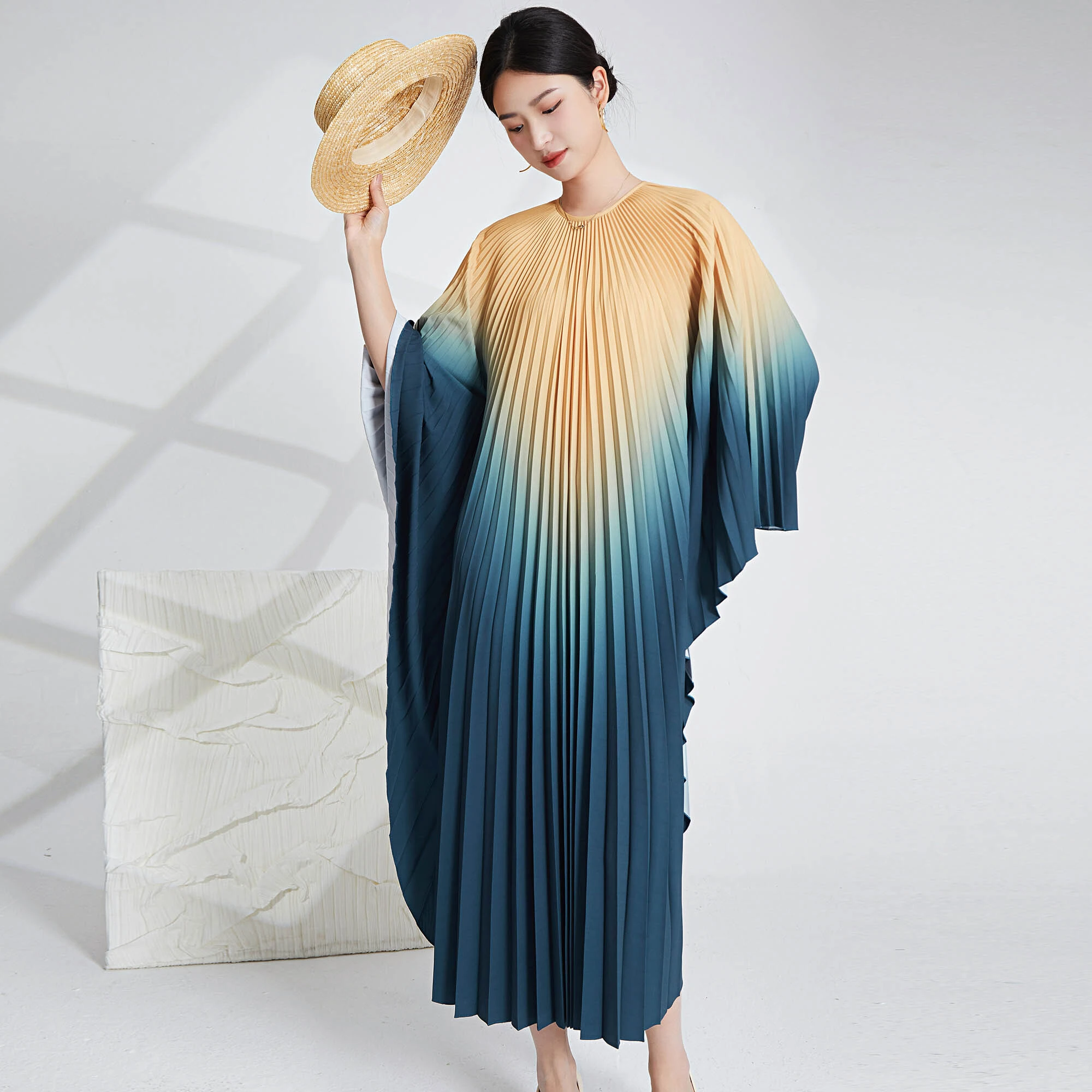Spring/Summer Collection Women's Fashion Printed Gradient Pleated Dress – Plus Size, Loose Fit, Dolman Sleeve, Elegant  Flowy | OEM/ODM Available 1