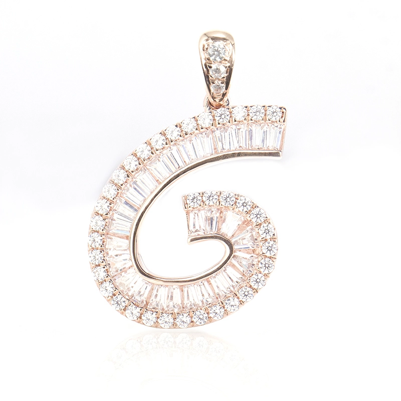 Passen Sie den Alphabet-Anhänger „G“ aus 10 Karat Roségold mit weißen Steinen von Provence Jewelry an 1