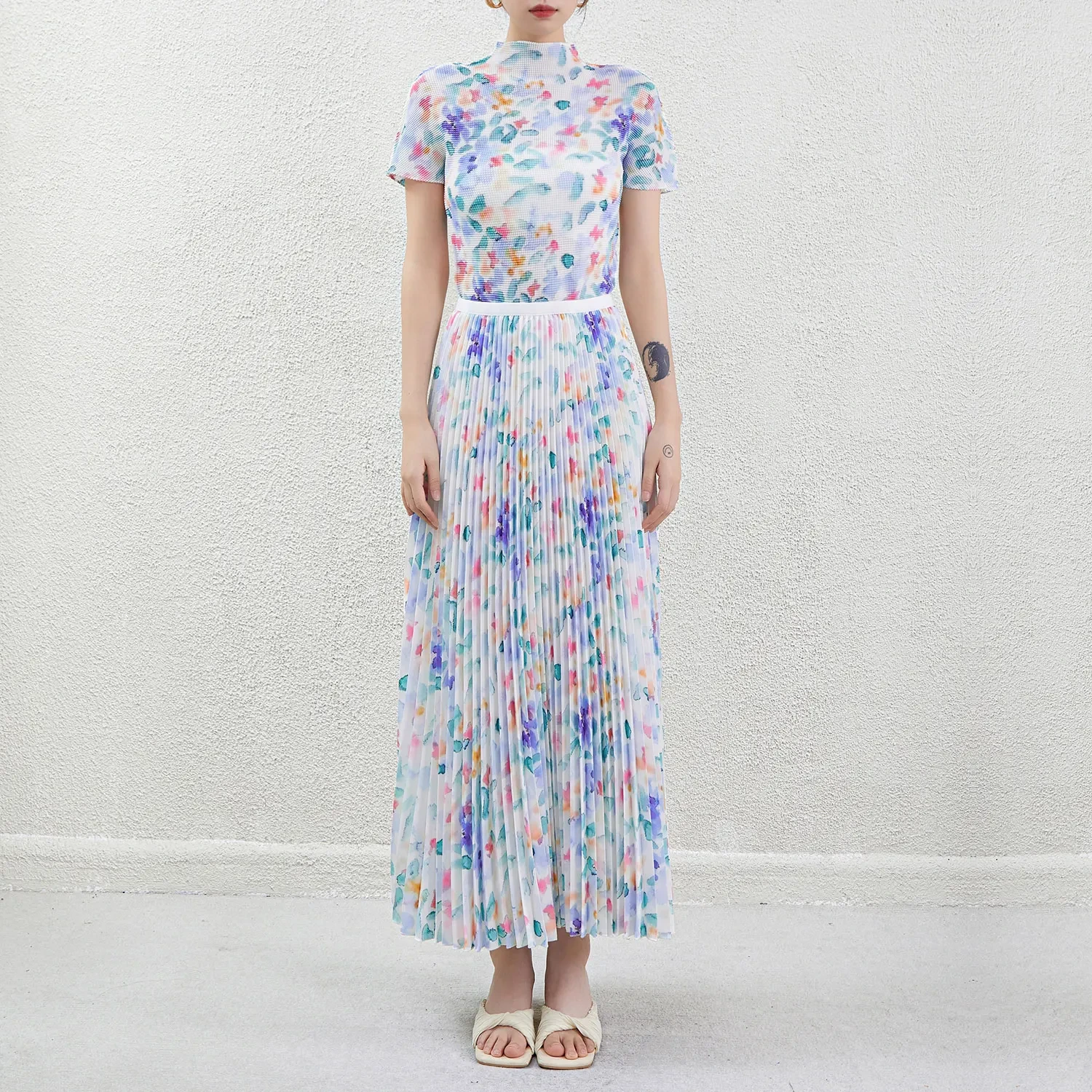 Fabricants de costumes jupe plissée haut de gamme | Costume personnalisé de haute qualité, ensemble deux pièces imprimé pour femmes, T-shirt plissé à manches courtes, ensemble deux pièces pour femmes, ensemble jupe plissée Miyake, été 2024 1