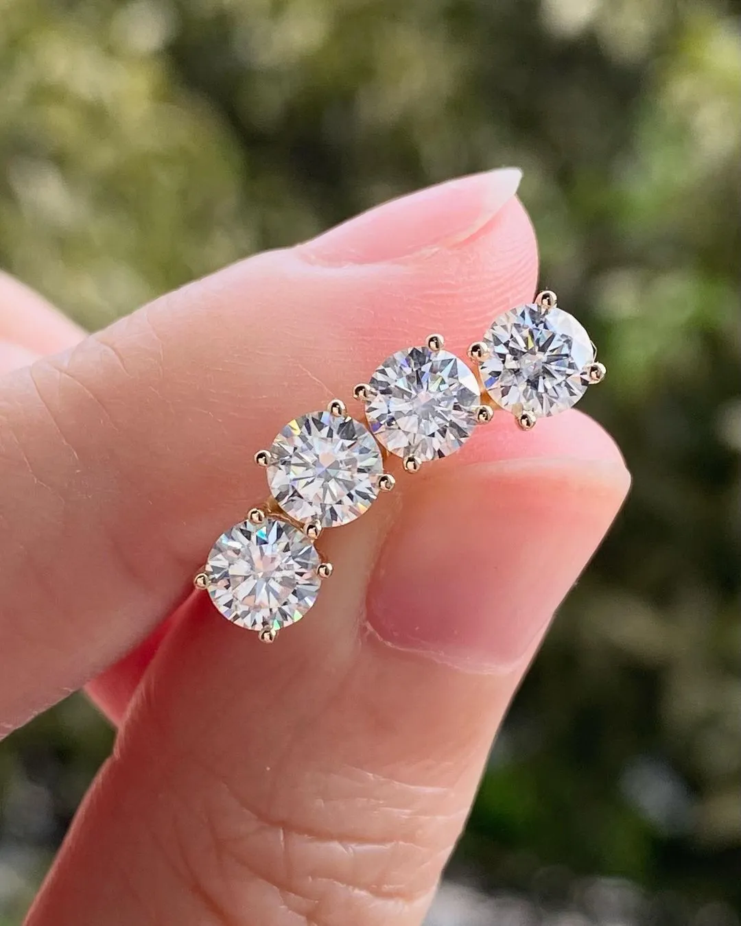 1.00 Carat Classic 4 Prongs Lab Diamond Studs Earring In Yellow Gold With Screw Back 1