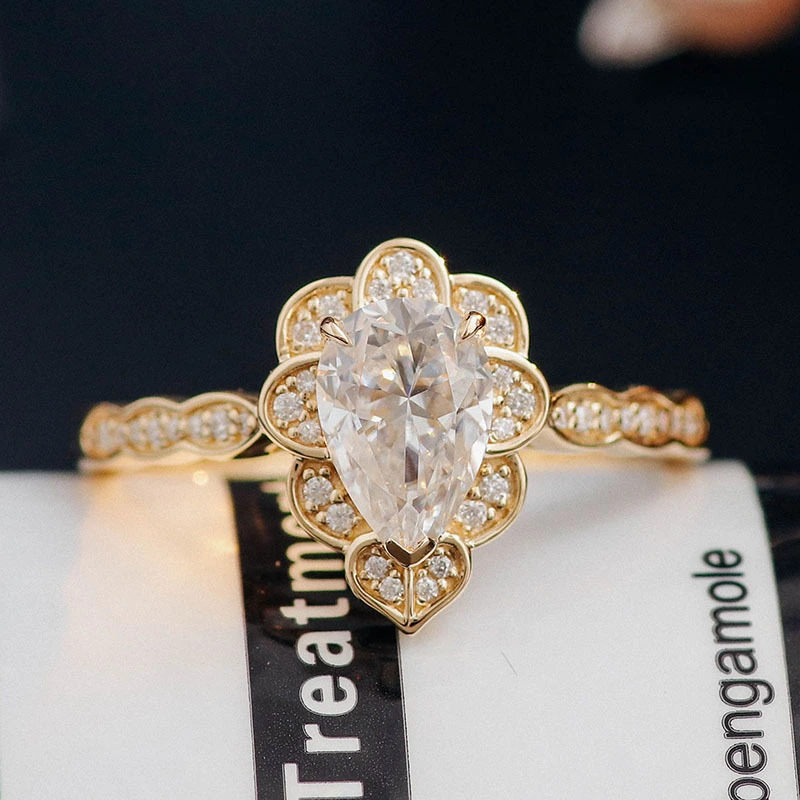 Bague fantaisie en or jaune 14 carats, couleur définie, en forme de poire, avec moissanite, pour femme 1
