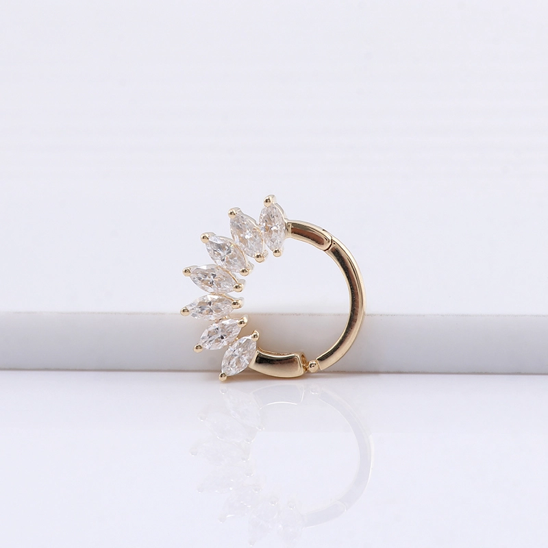 Pendientes de aro de moissanita con forma de marquesa en oro de 10 quilates. Pendientes de moissanita con forma de marquesa. 1