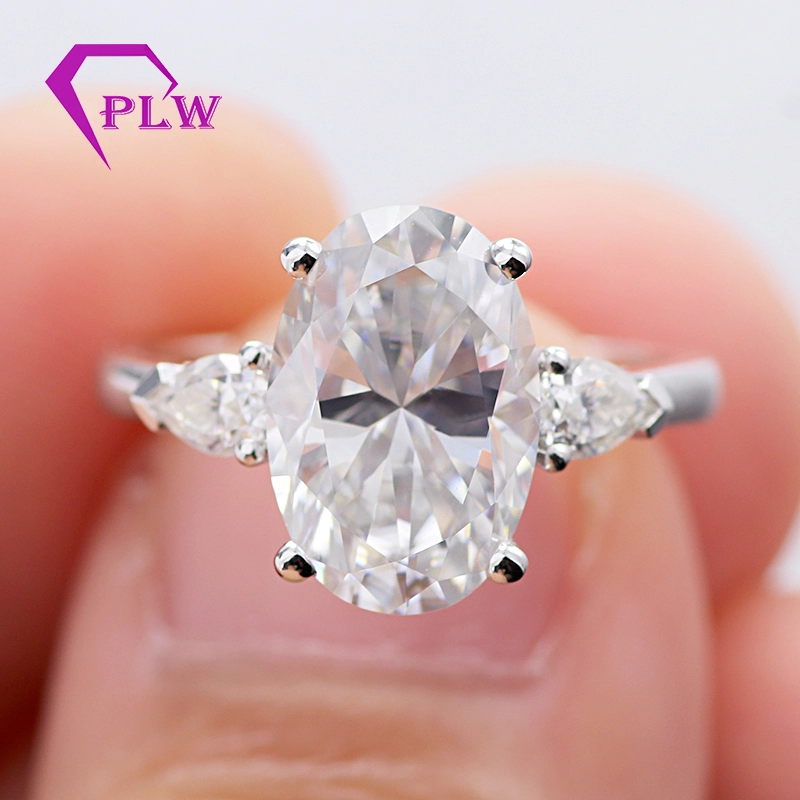 Gema de Provence Def Super White Corte ovalado alargado de 8x12 mm Anillo de compromiso de moissanite Tres piedras acentos de pera 1