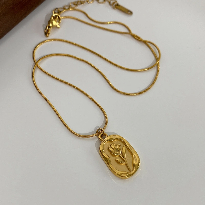 Retro Flower Pendant Ot Buckle Necklace Personalized Clavicle Chain Women's Titanium Steel 18k Gold Versatile Jewelry1 1