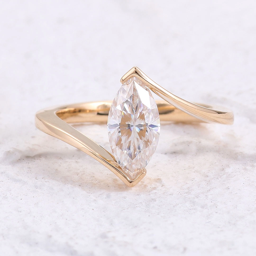Anillo de compromiso de moissanita de 1 quilate con corte marquesa en oro blanco de 10 k, color D, VVS, precio de fábrica. 1