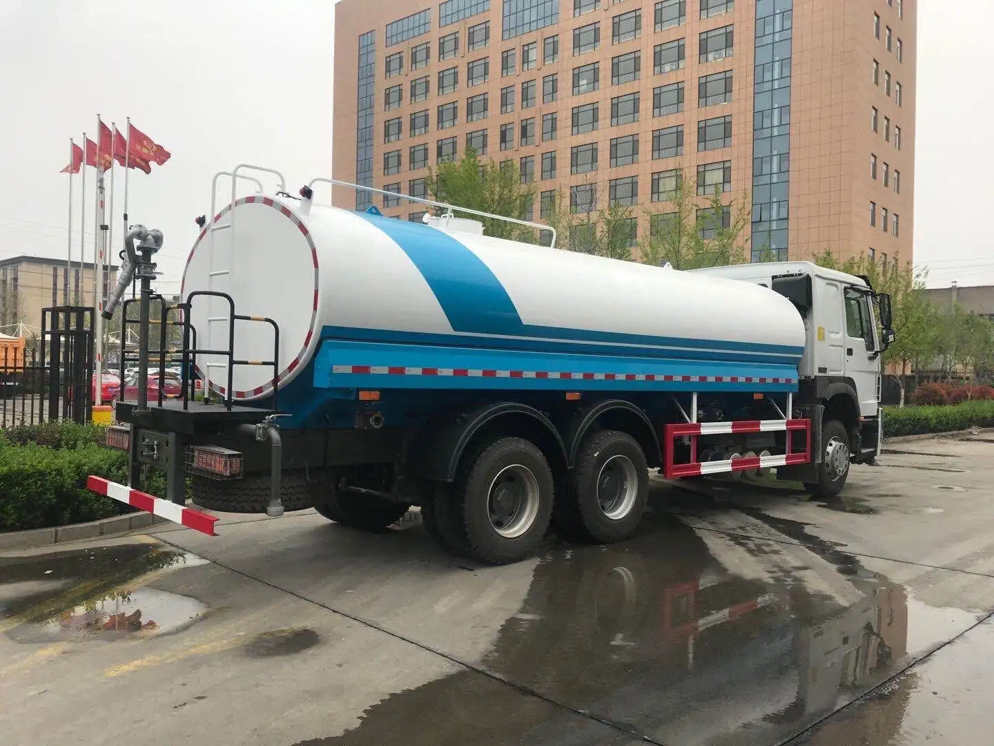 Custom Small Water Tank Truck Company 5