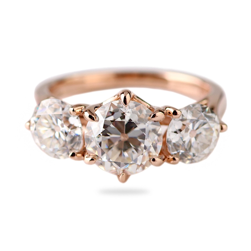 Éternité élégante Aneau de mariage en or rose 14K avec 3 pc de diamants Moisanite à coupe ronde 1