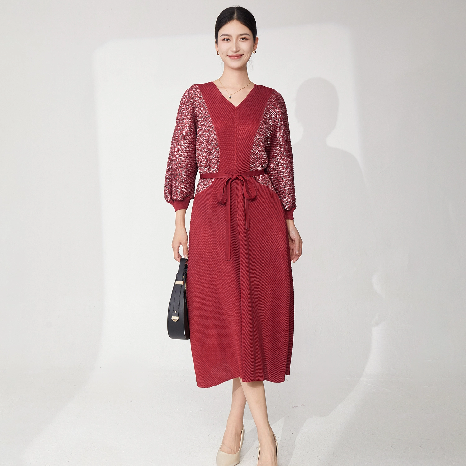 2025 Neueste Frauen elegantes Kleid hochwertiges Design Falten gedrucktes V-Ausschnitt-Kleid mit V-Ausschnitt Casual Lose Kleid 1