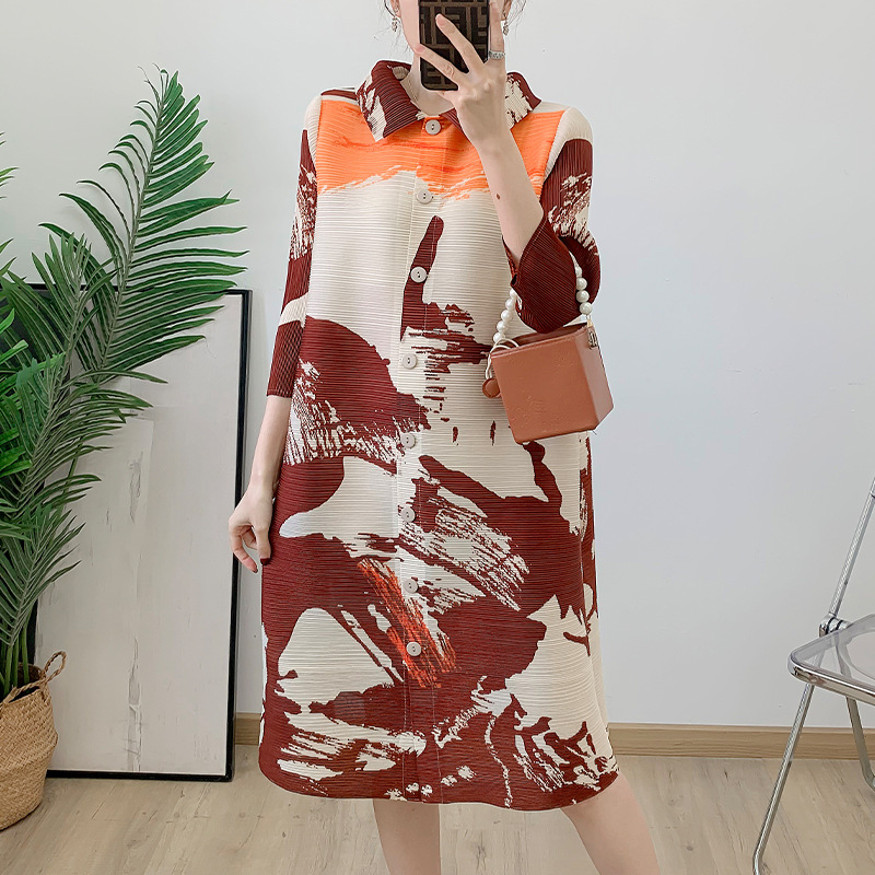 OEM<000000>ODM Miyake Fabrik Direktverkauf 2025 Frühjahr und Sommer Neue Plissee Fashion Print Strickjacke Revers Kleid Frauen Casual Dress 13