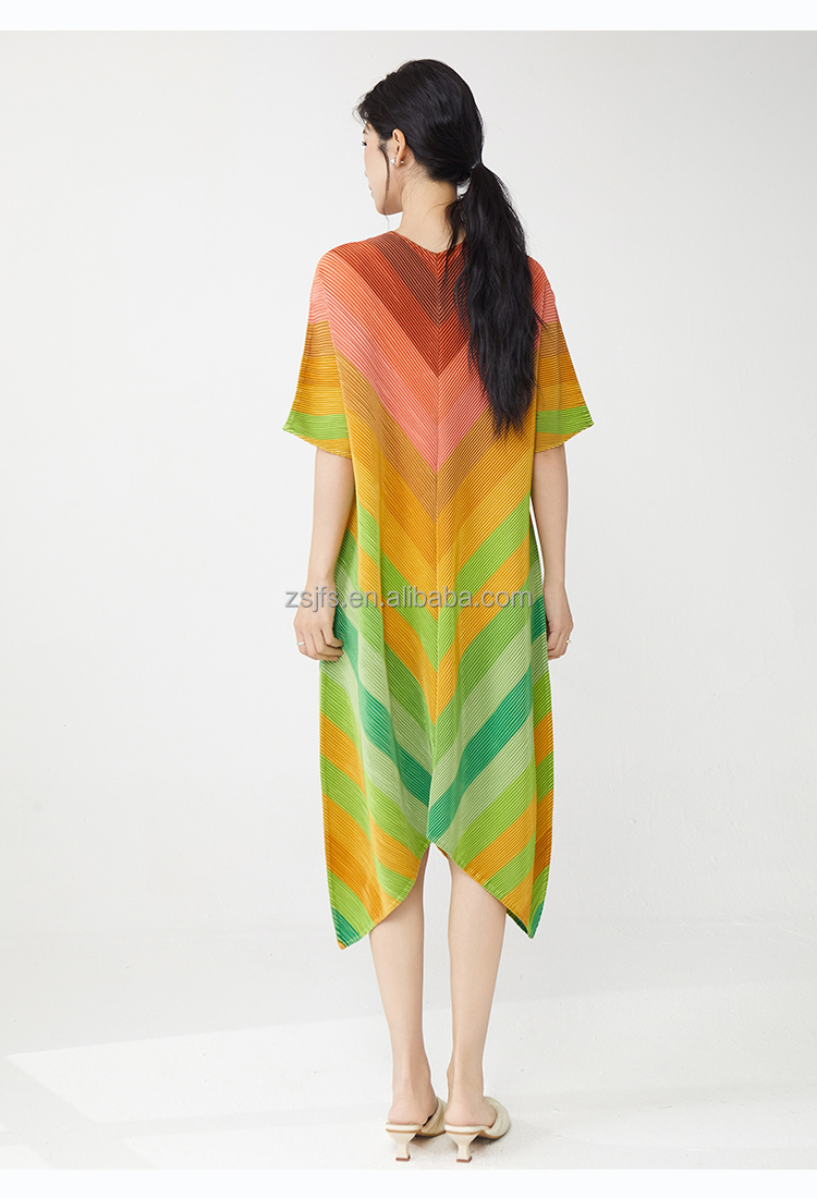 Neuestes elegantes Miyake-Plisseekleid für Damen – Unregelmäßiges V-Ausschnitt-Design, sommerlich lässig <000000> Stilvoll | OEM/ODM verfügbar 11