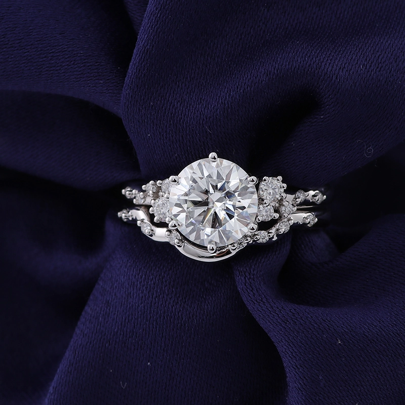 Bague en or blanc 14 carats avec diamants et moissanite taille ronde 1