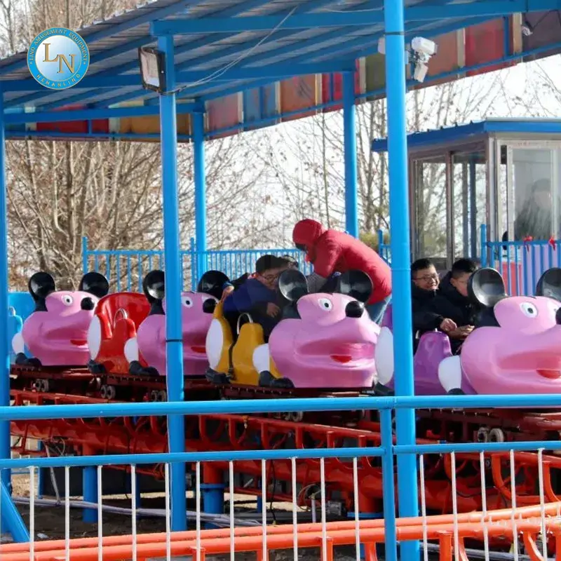 Peralatan Taman Hiburan Mini Roller Coaster Luar Ruangan Wahana Gila 7