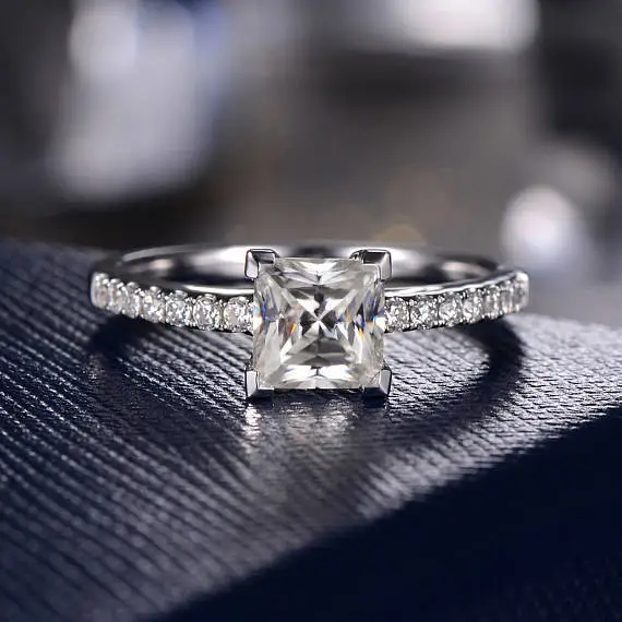 Princess Cut Moissanite Engagement Bague de mariage en bague en or 14K 1