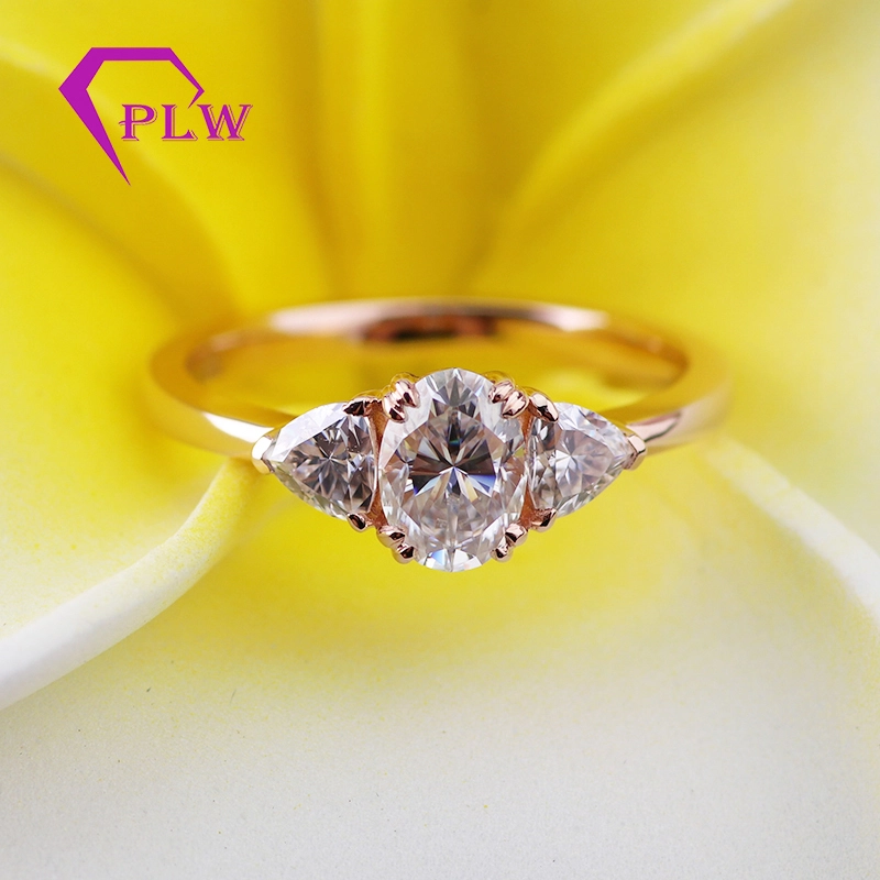 COLECCIÓN DE NADRO 14K Rosa Rosa Garra doble puntual 1 Cargo de 5x7 mm MOISSANITE 3 Stone Anillo para compromiso 1