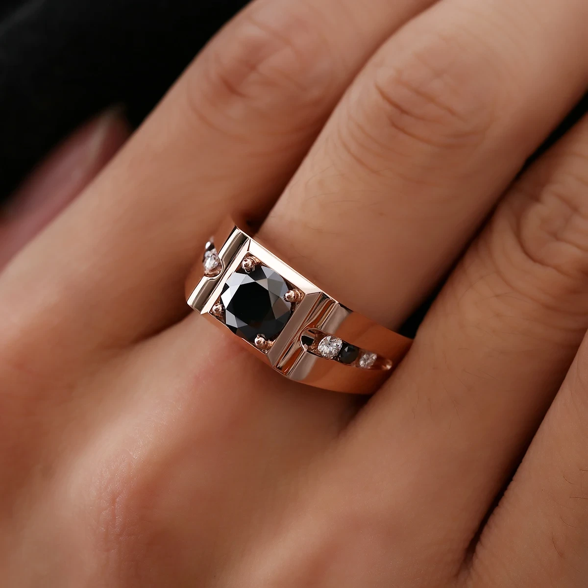 Joyas de Provence Hombre personalizado Anillo de oro de boda de 14k Anillos de oro de rosa sólida con moissanite negro 6.5 mm de piedra joyería fina 1