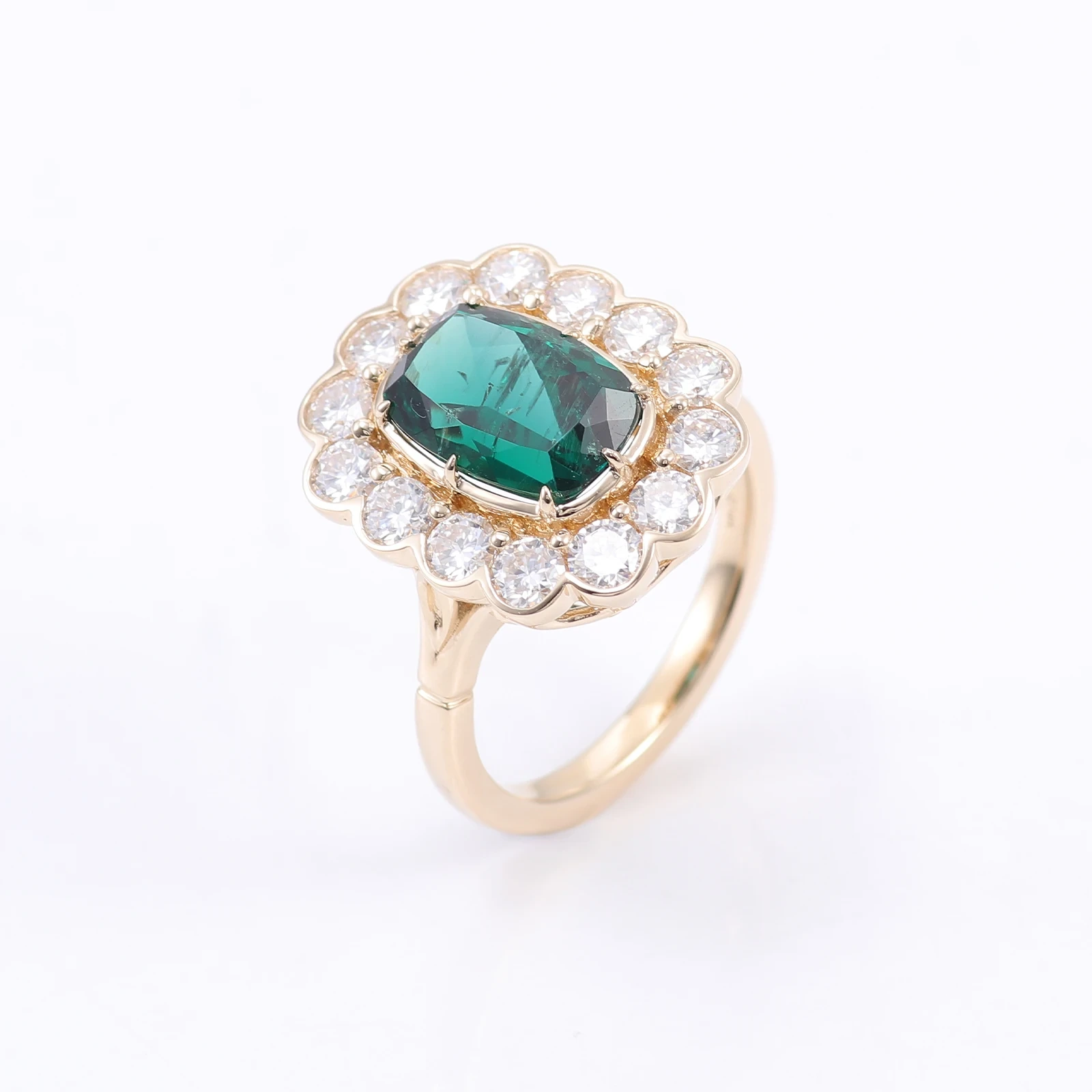 Provence Lab Grown Grown Gemstone Emerald Engagement Anneau Cushion Cushion 14k Gold Halo Side Stone Round Def Moisanite Ring 1