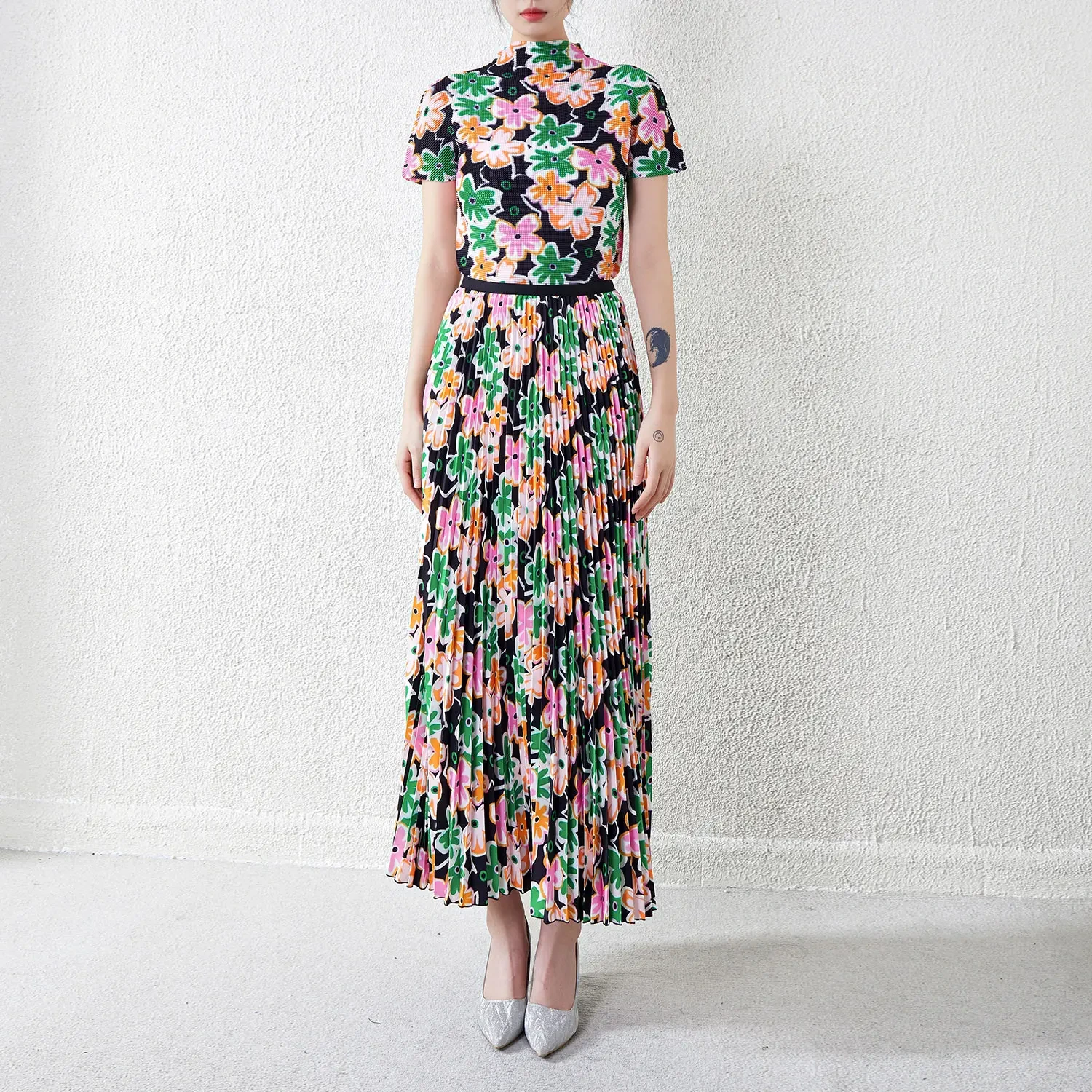 Premium Pleated Skirt Suit Manufacturers | High-Quality Custom Tailoring 2024 Women's Hot Selling Printed Pleated Short Sleeve T-shirt Women's Two-piece Set Miyake Pleated Skirt Set 1