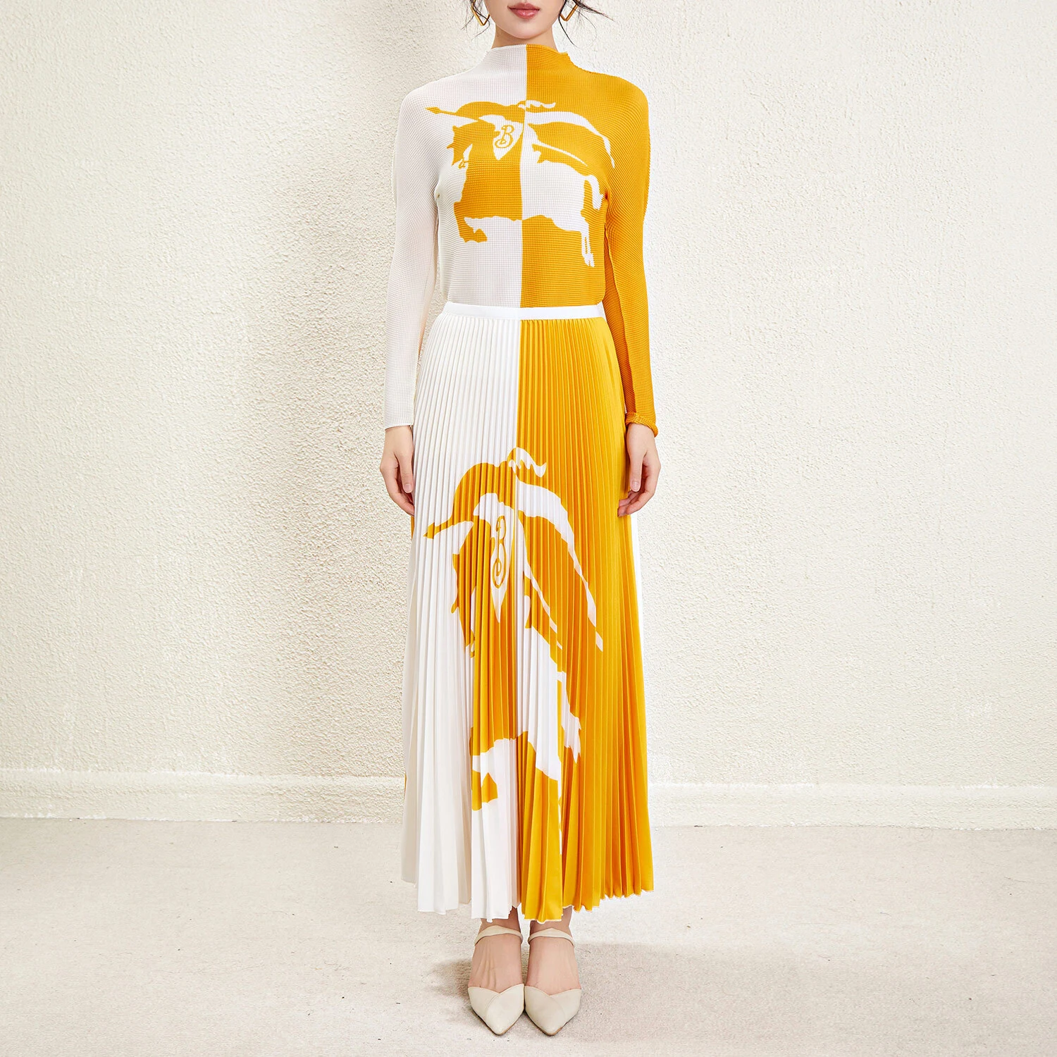 Sélection en gros : costume jupe plissée élégant et polyvalent, stock suffisant disponible Ensemble de jupe plissée en gros accepte un haut imprimé personnalisé à manches longues Jupe longue plissée imprimée Ensemble deux pièces 1