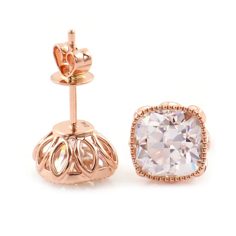 Beaux pétales fixant des goujons de boucle d'oreille en or 14 carats avec du côté milgrain 2carat coussin OEC Coup Moisanite Diamond Stud Oreads 1