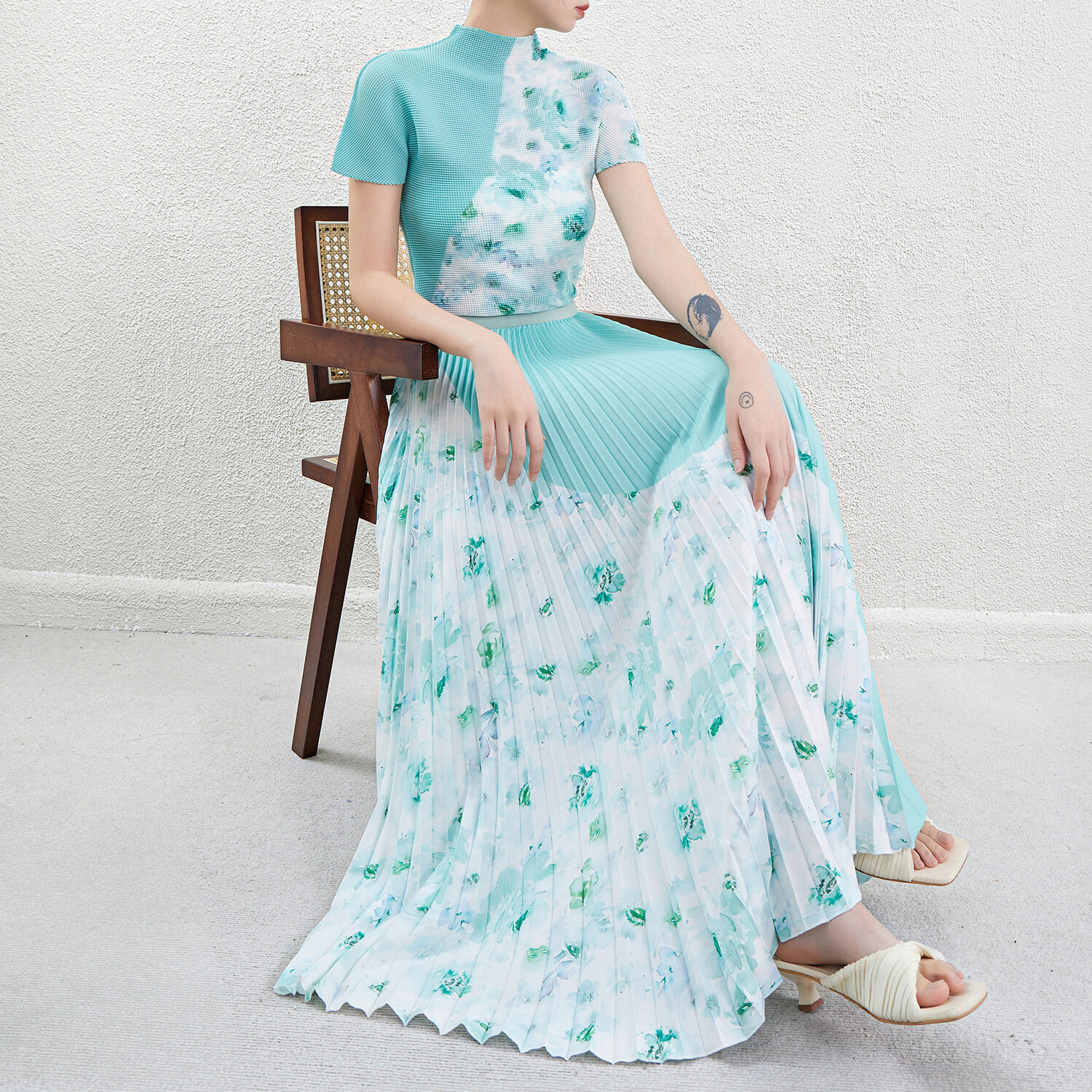 OEM/ODM Pleated Skirt Suit – Tailored for Your Brand’s Unique Style Accept Custom Miyake Women's Printed Pleated Skirt Elastic O-neck Top Loose Ankle-length Pleated Two-piece Set 1