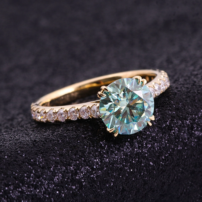 Dulce y encantador de 1.5 quilates de peso redondo azul & Anillo de diamante de moissanite verde en un ajuste pavimentado de oro amarillo de 10k 1