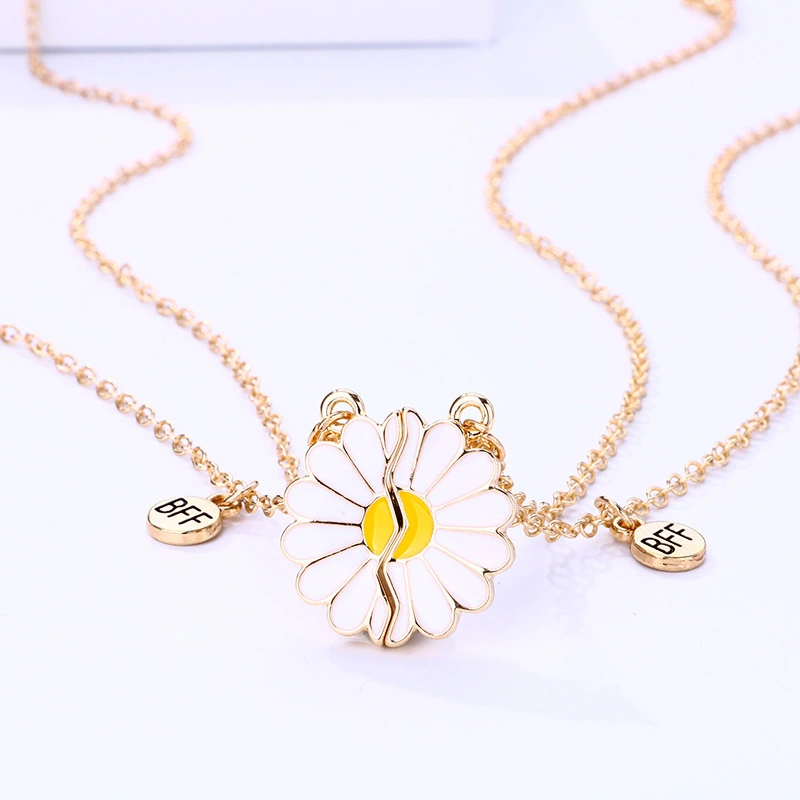 2 Pieces/set Fashion Best Friend Couple Pendant Necklace Daisy Heartbreak Alloy Dropping Oil Pendant Bff Friend Necklace Gift 1